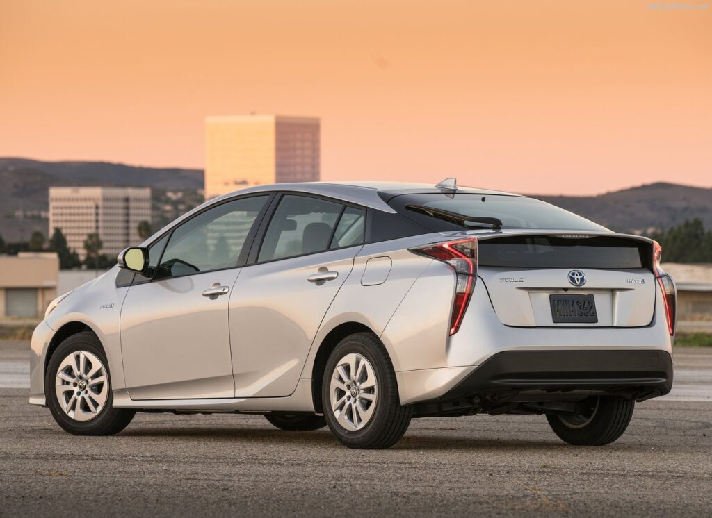 شرایط و مدارک لازم برای خرید اقساطی تویوتا پریوس